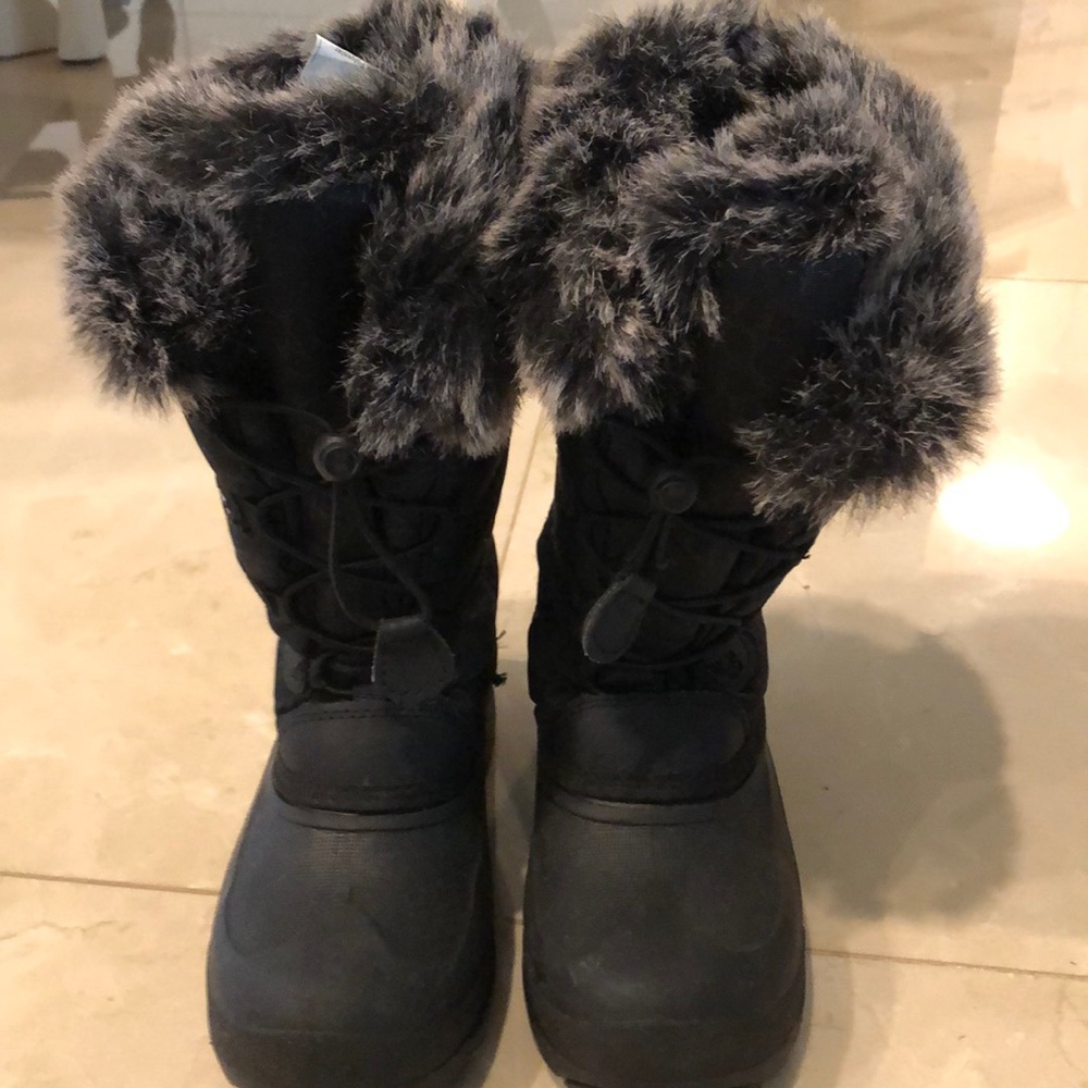 Snow boots size 3 girls